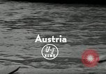 Immagine di Canoisti e kayakers Austria, 1954, secondo 3 filmato di repertorio 65675069476