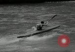 Immagine di Canoisti e kayakers Austria, 1954, secondo 5 filmato di repertorio 65675069476