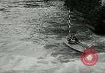 Immagine di Canoisti e kayakers Austria, 1954, secondo 10 filmato di repertorio 65675069476