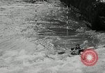 Immagine di Canoisti e kayakers Austria, 1954, secondo 11 filmato di repertorio 65675069476