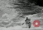 Immagine di Canoisti e kayakers Austria, 1954, secondo 12 filmato di repertorio 65675069476