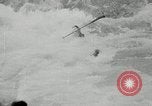 Immagine di Canoisti e kayakers Austria, 1954, secondo 14 filmato di repertorio 65675069476