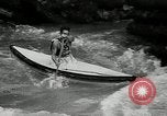 Immagine di Canoisti e kayakers Austria, 1954, secondo 16 filmato di repertorio 65675069476