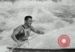 Immagine di Canoisti e kayakers Austria, 1954, secondo 20 filmato di repertorio 65675069476