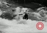 Immagine di Canoisti e kayakers Austria, 1954, secondo 23 filmato di repertorio 65675069476