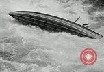 Immagine di Canoisti e kayakers Austria, 1954, secondo 27 filmato di repertorio 65675069476