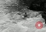 Immagine di Canoisti e kayakers Austria, 1954, secondo 31 filmato di repertorio 65675069476