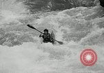 Immagine di Canoisti e kayakers Austria, 1954, secondo 33 filmato di repertorio 65675069476
