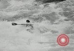 Immagine di Canoisti e kayakers Austria, 1954, secondo 34 filmato di repertorio 65675069476