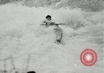 Immagine di Canoisti e kayakers Austria, 1954, secondo 35 filmato di repertorio 65675069476