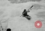 Immagine di Canoisti e kayakers Austria, 1954, secondo 36 filmato di repertorio 65675069476