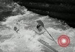 Immagine di Canoisti e kayakers Austria, 1954, secondo 39 filmato di repertorio 65675069476