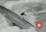 Immagine di Canoisti e kayakers Austria, 1954, secondo 43 filmato di repertorio 65675069476