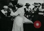 Immagine di Le ragazze di Chicago Chicago Illinois USA, 1918, secondo 27 filmato di repertorio 65675069477