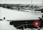 Standbild Bewässerung land San Joaquin Valley California USA, 1918, aus Sekunde 40 historischem Filmmaterial Videoclip 65675069479