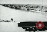 Standbild Bewässerung land San Joaquin Valley California USA, 1918, aus Sekunde 42 historischem Filmmaterial Videoclip 65675069479