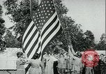 Standbild United States Frauen Ernte Weintrauben Florin California USA, 1918, aus Sekunde 3 historischem Filmmaterial Videoclip 65675069480