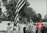 Standbild United States Frauen Ernte Weintrauben Florin California USA, 1918, aus Sekunde 6 historischem Filmmaterial Videoclip 65675069480