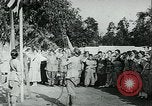 Standbild United States Frauen Ernte Weintrauben Florin California USA, 1918, aus Sekunde 13 historischem Filmmaterial Videoclip 65675069480