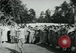 Standbild United States Frauen Ernte Weintrauben Florin California USA, 1918, aus Sekunde 16 historischem Filmmaterial Videoclip 65675069480