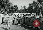 Standbild United States Frauen Ernte Weintrauben Florin California USA, 1918, aus Sekunde 17 historischem Filmmaterial Videoclip 65675069480