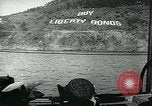 Standbild United States Frauen Ernte Weintrauben Florin California USA, 1918, aus Sekunde 48 historischem Filmmaterial Videoclip 65675069480