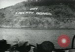Standbild United States Frauen Ernte Weintrauben Florin California USA, 1918, aus Sekunde 51 historischem Filmmaterial Videoclip 65675069480
