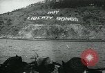 Standbild United States Frauen Ernte Weintrauben Florin California USA, 1918, aus Sekunde 52 historischem Filmmaterial Videoclip 65675069480