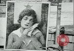 Immagine di Artista dipinge poster Chicago Illinois USA, 1918, secondo 9 filmato di repertorio 65675069483