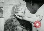 Immagine di Artista dipinge poster Chicago Illinois USA, 1918, secondo 20 filmato di repertorio 65675069483