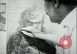 Immagine di Artista dipinge poster Chicago Illinois USA, 1918, secondo 22 filmato di repertorio 65675069483