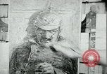 Immagine di Artista dipinge poster Chicago Illinois USA, 1918, secondo 33 filmato di repertorio 65675069483