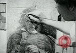 Immagine di Artista dipinge poster Chicago Illinois USA, 1918, secondo 48 filmato di repertorio 65675069483