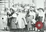 Immagine di Maschera a gas operai premiati New York City USA, 1918, secondo 3 filmato di repertorio 65675069485