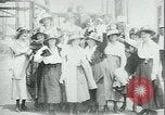 Immagine di Maschera a gas operai premiati New York City USA, 1918, secondo 4 filmato di repertorio 65675069485