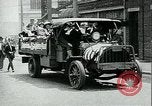 Immagine di Maschera a gas operai premiati New York City USA, 1918, secondo 15 filmato di repertorio 65675069485