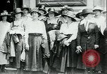 Immagine di Maschera a gas operai premiati New York City USA, 1918, secondo 25 filmato di repertorio 65675069485