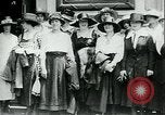 Immagine di Maschera a gas operai premiati New York City USA, 1918, secondo 26 filmato di repertorio 65675069485