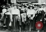 Immagine di Maschera a gas operai premiati New York City USA, 1918, secondo 27 filmato di repertorio 65675069485