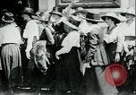 Immagine di Maschera a gas operai premiati New York City USA, 1918, secondo 29 filmato di repertorio 65675069485
