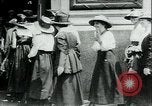 Immagine di Maschera a gas operai premiati New York City USA, 1918, secondo 30 filmato di repertorio 65675069485