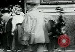 Immagine di Maschera a gas operai premiati New York City USA, 1918, secondo 32 filmato di repertorio 65675069485