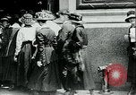 Immagine di Maschera a gas operai premiati New York City USA, 1918, secondo 33 filmato di repertorio 65675069485