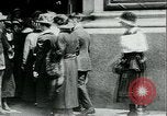 Immagine di Maschera a gas operai premiati New York City USA, 1918, secondo 34 filmato di repertorio 65675069485