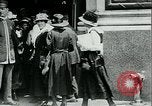 Immagine di Maschera a gas operai premiati New York City USA, 1918, secondo 35 filmato di repertorio 65675069485
