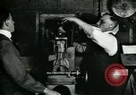 Immagine di Un fucile factory United States USA, 1917, secondo 50 filmato di repertorio 65675069497