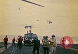 Immagine di Evacuazione dei rifugiati da Saigon Sul mare del sud della Cina, 1975, secondo 5 filmato di repertorio 65675069506