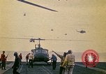Immagine di Evacuazione dei rifugiati da Saigon Sul mare del sud della Cina, 1975, secondo 7 filmato di repertorio 65675069506