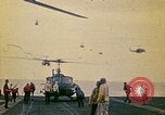 Immagine di Evacuazione dei rifugiati da Saigon Sul mare del sud della Cina, 1975, secondo 8 filmato di repertorio 65675069506