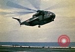 Immagine di Evacuazione dei rifugiati da Saigon Sul mare del sud della Cina, 1975, secondo 15 filmato di repertorio 65675069506